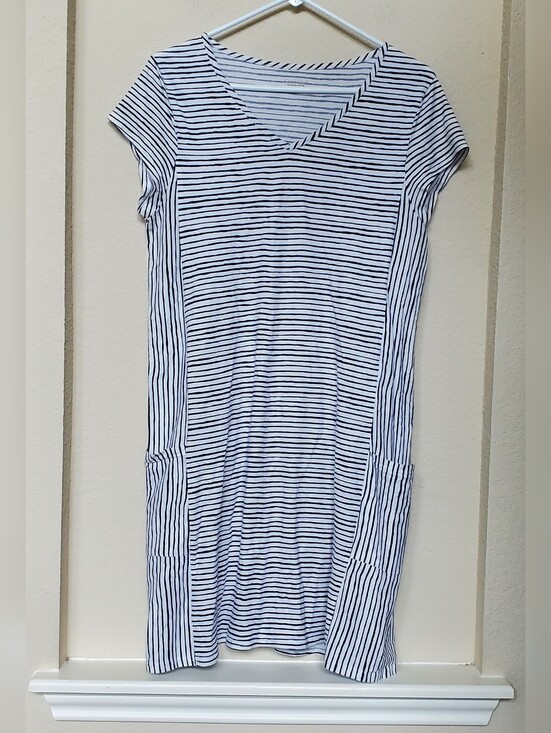 Garnet Hill Dresses & Skirts - Garnet Hill White and Navy Striped Tee Dress.  Size Medium